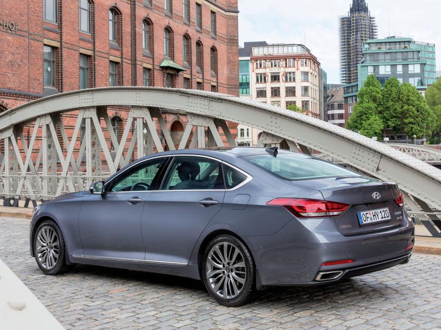  Hyundai Genesis (DH) 2014 года  (EU) (фото 15 из 24)